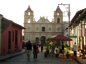 Camaguey, El Carmen kerk en plein.